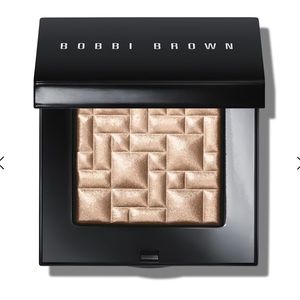Bobbi Brown (highlighting powder) “Moon Glow”